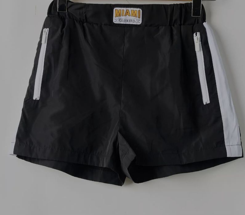 pantaloni scurți Tally Weijl Dama


---

Pantaloni scurți damă Tal