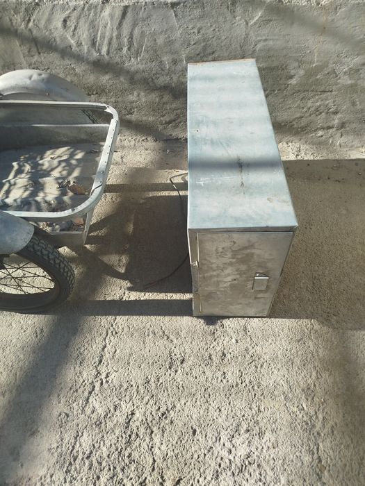 Продам духовку большую холодильник канистры.