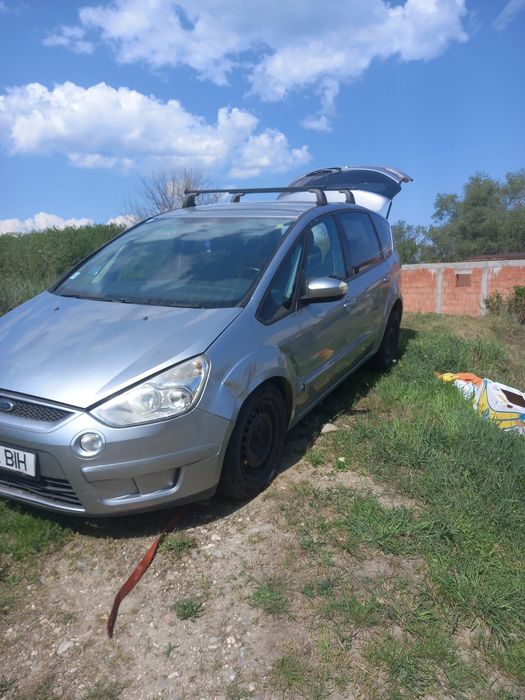 Vând Ford pentru Piese