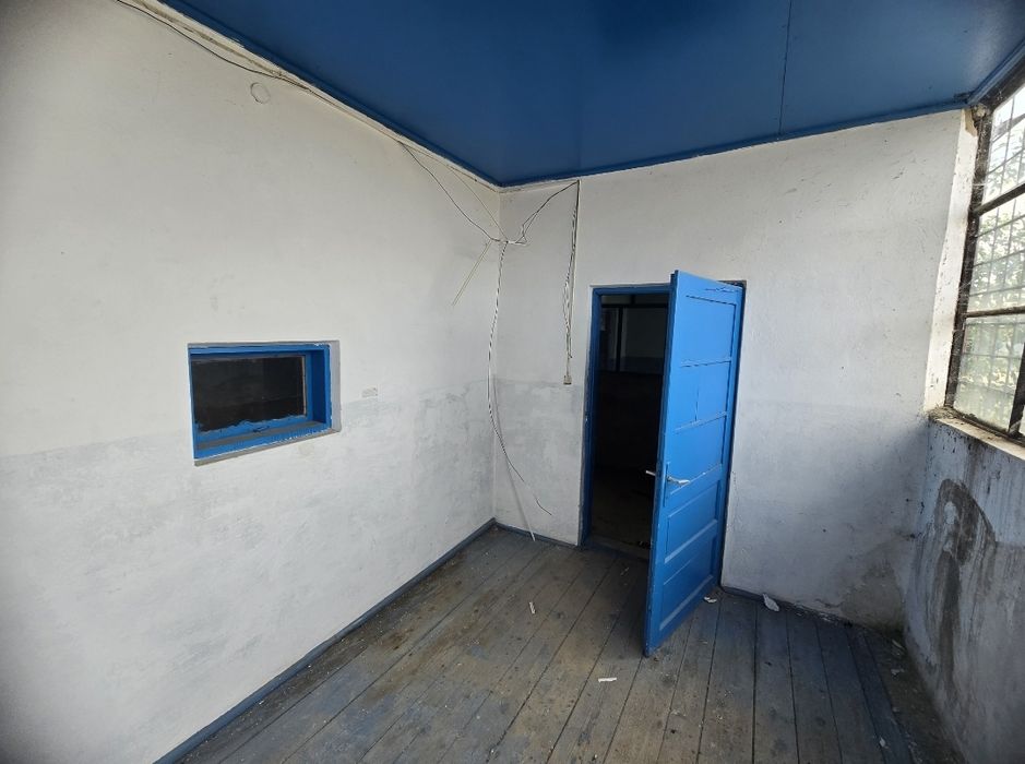 Hale 2350 Mp si Teren Betonat 10.000 Mp