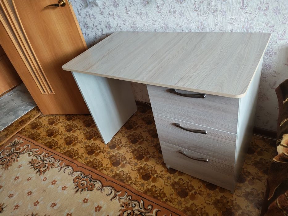 Письменный стол!
