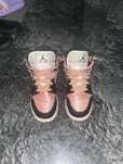 Air Jordan 1  Mid Madder Root