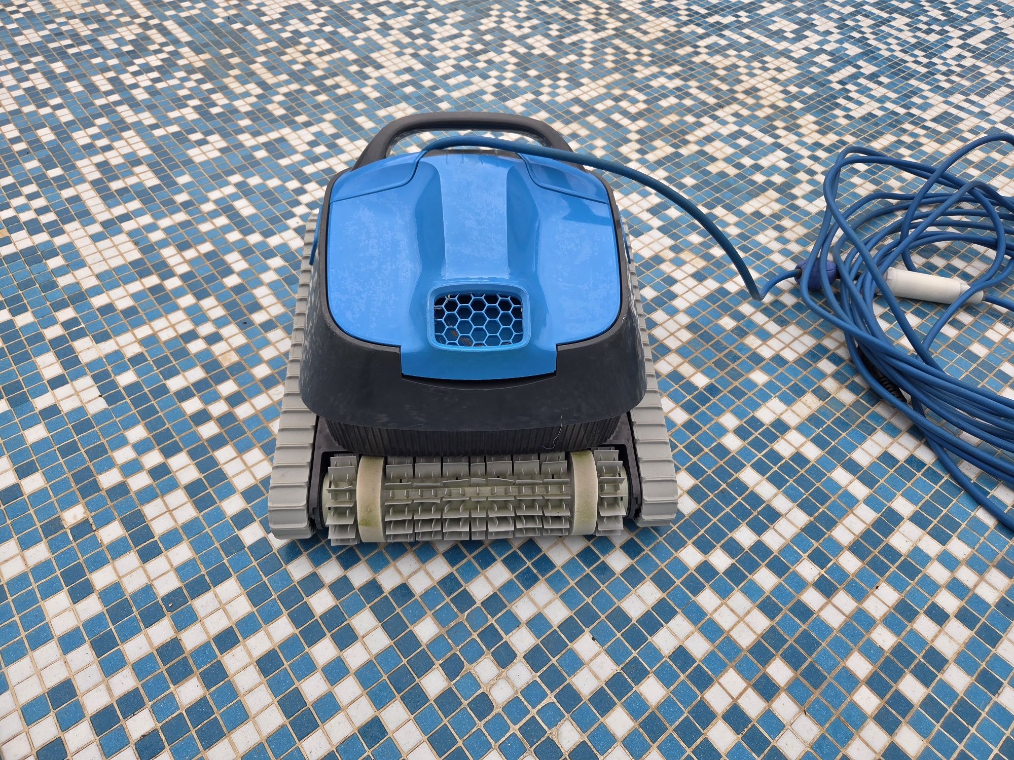 Робот за басейн Dolphin 40i