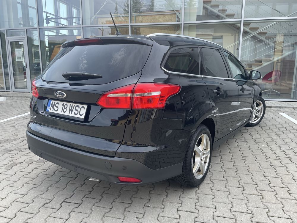 Ford Focus TITANIUM-1.5Dtci-Climatronic-Bi Xenon-Navigatie !