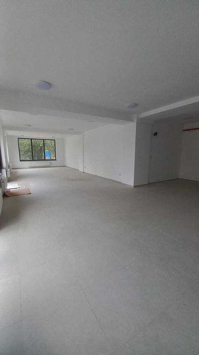 Vand Spatiu Comercial