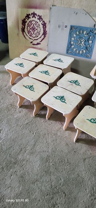 Круглый стол чемодан