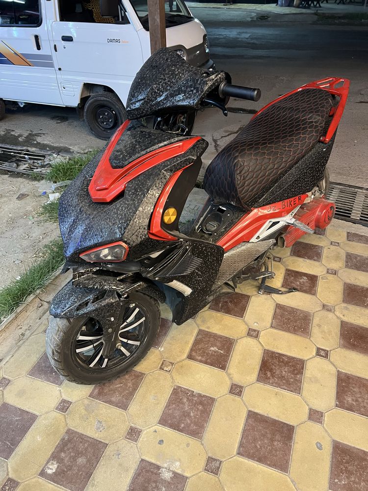SKUTER SOTILADI 150cc yangi mator qilindi