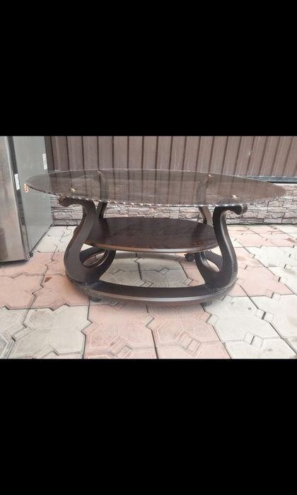 Стеклянный стол стлол