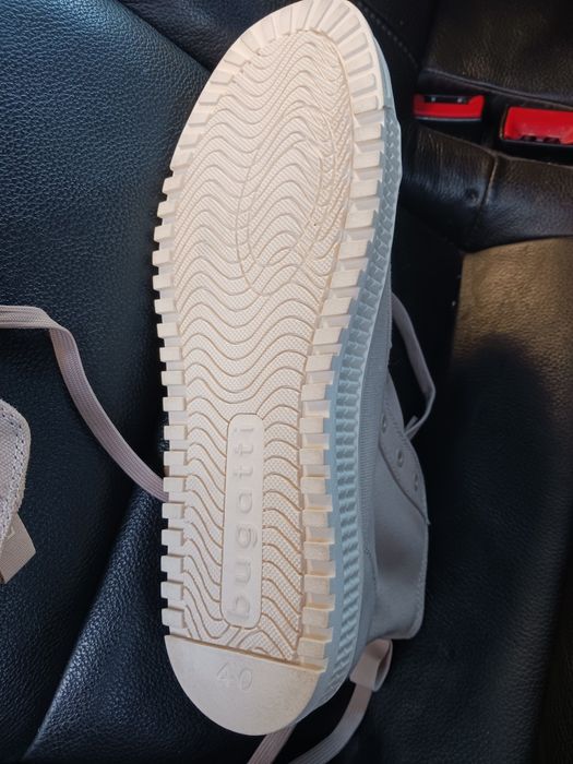 Vând teniși unisex Bugatti, stil ghetuțe, mar.40, noi