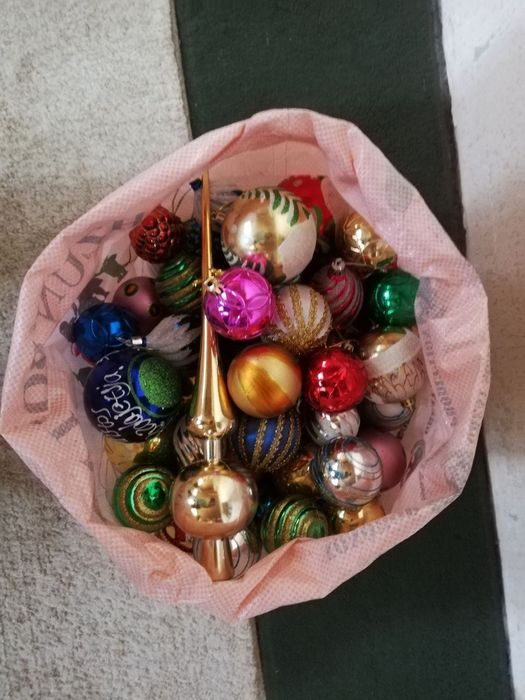 Archa oyinchoq chiroqi bilan