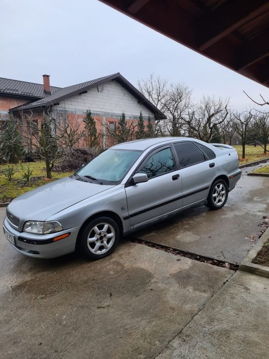 Vând sau dezmembrez Volvo s40
