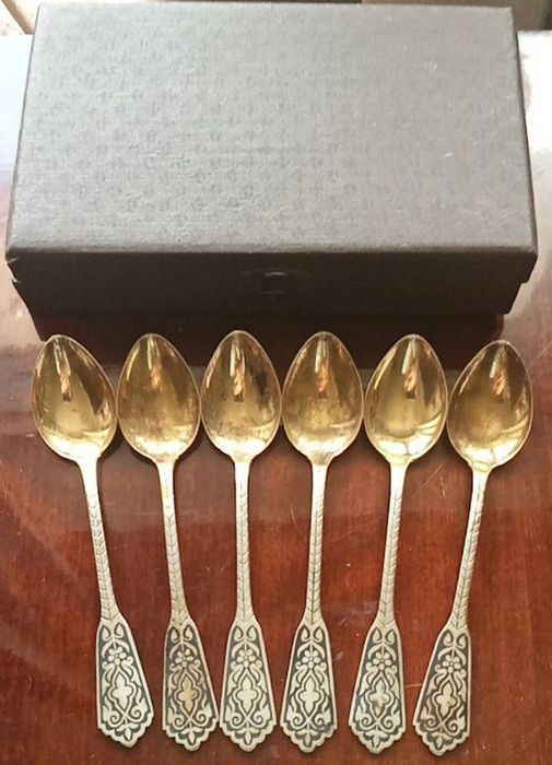 Продам набор антикварных серебряных советских чайных ложек.