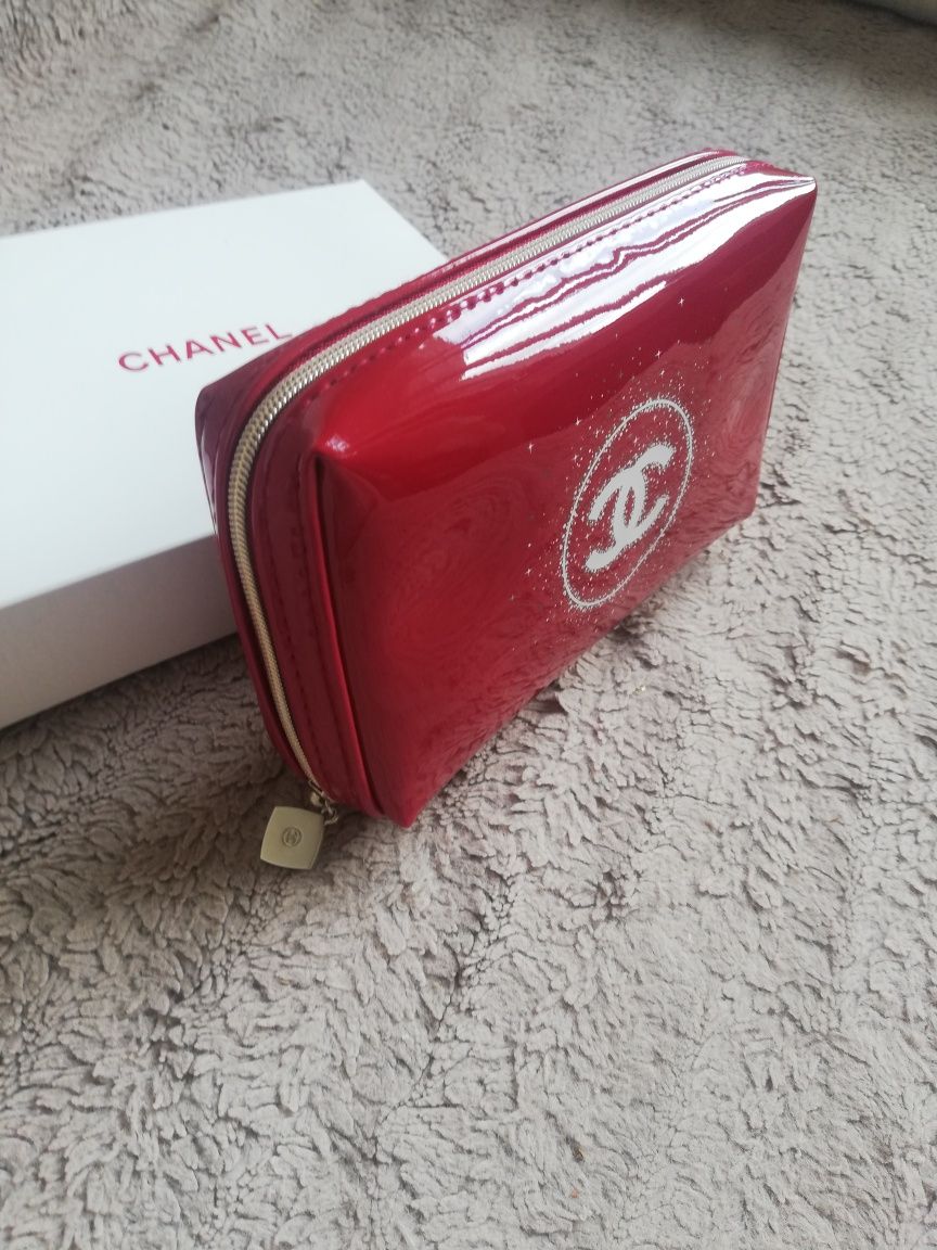 Портмоне CHANEL, оригинално, ново.