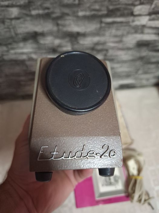 Proiector vechi Rusesc pentru diafilme,in cutia originala.