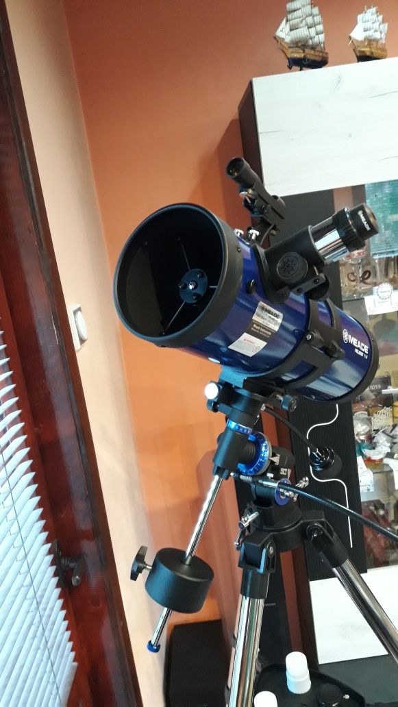 Рефлекторен телескоп Levenhuk Meade Polaris 114 EQ
