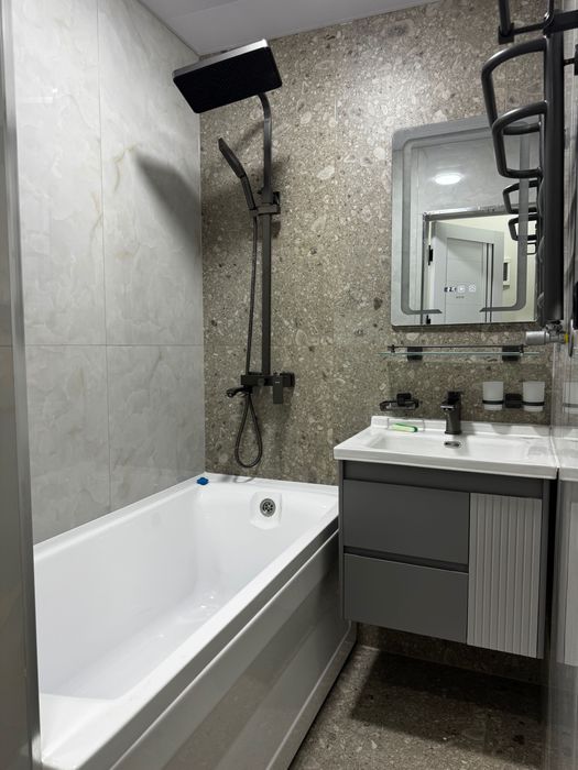 М.Ойбек , 2/2/4 , 56 м2 ,квартира с новым ремонтом и техникой