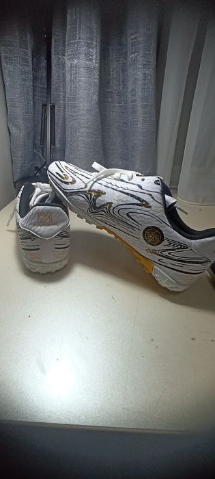 Продам бутсы. 39 размер. Новые.