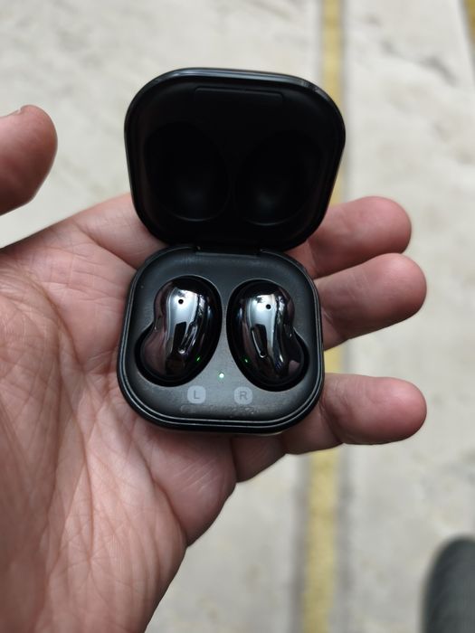 Беспроводные наушники Samsung Galaxy Buds Live