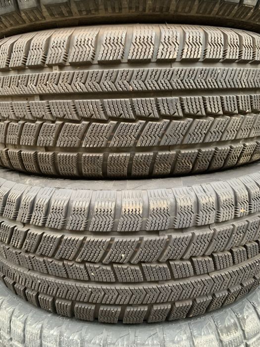 Шины 215х60х16 зимние липучки состояние новое цена за пару 2 шт