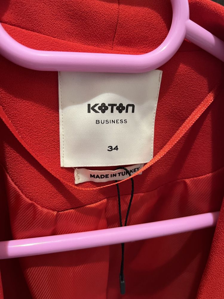 Продам красный пиджак