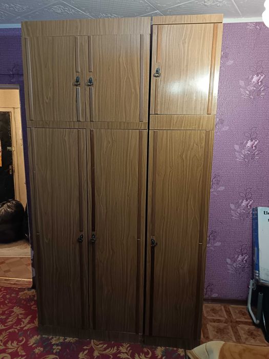 Продам шкаф плательный