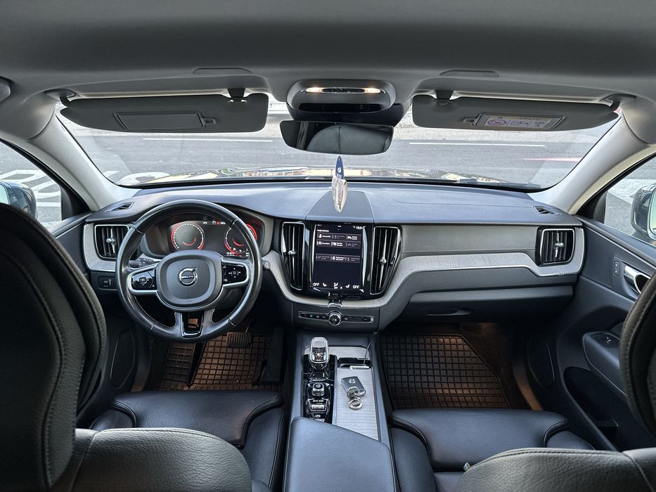 Volvo XC60 Mil hibrid Automat