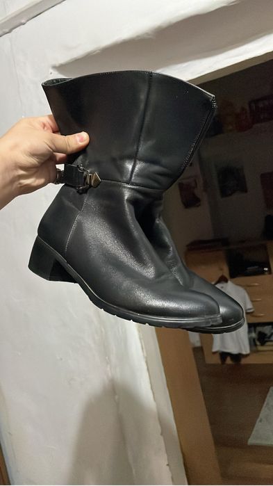 Женские кожанные сапоги с каблуком