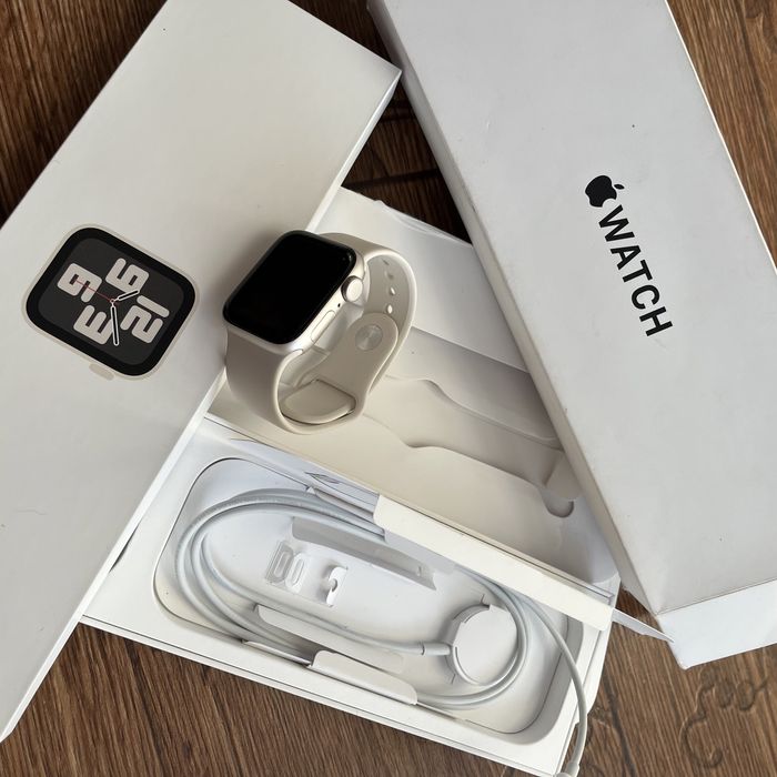 Смарт часы Apple Watch SE2 gps 40mm Новые