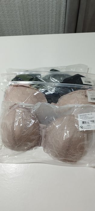 Vând sutien cu închiderea in fata