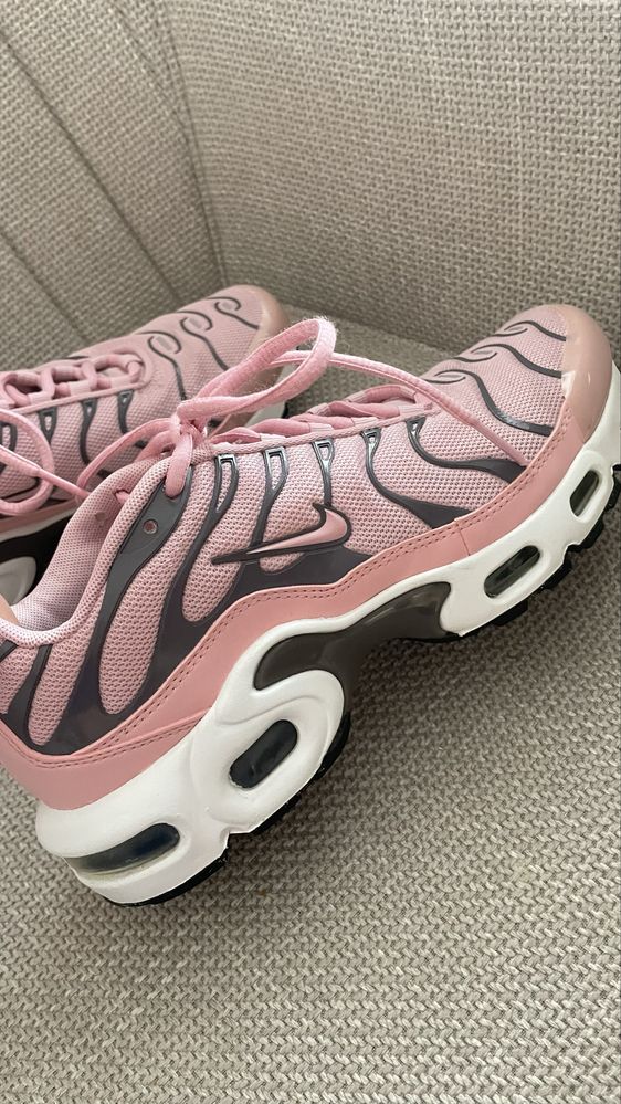 Маратонки Nike Tuned 1