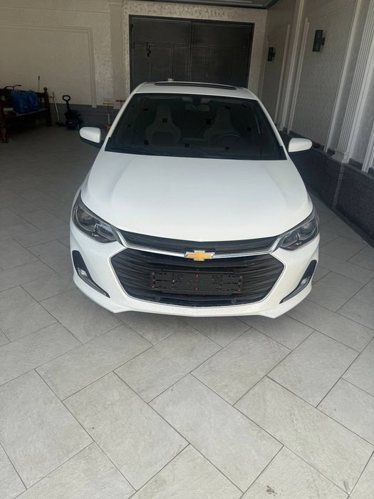 Onix Premier 2024г Белый! 66 тыс км пробега! Чистая! Навороты есть!