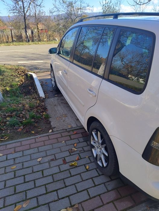 Vând vw touran 2.0 tdi