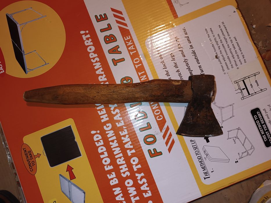 Продам топор не большой