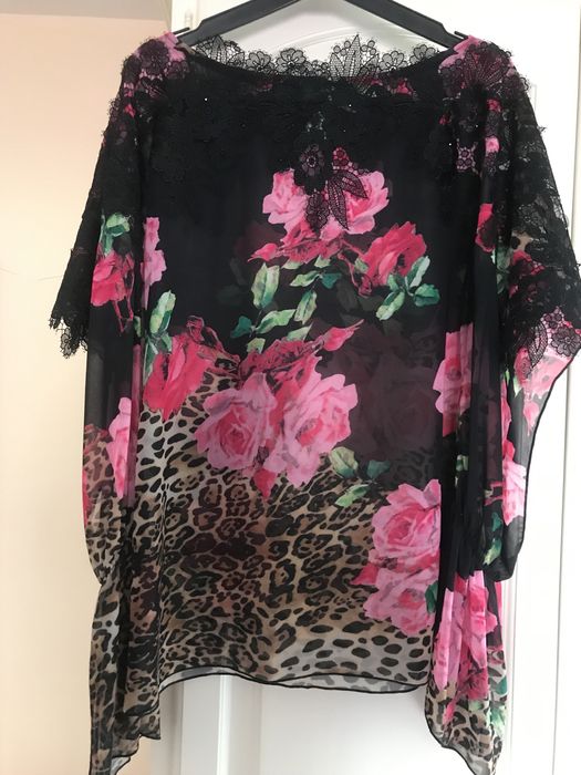 Bluză damă cu model floral și dantelă