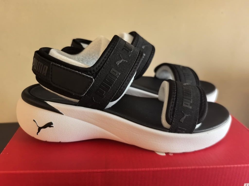 Чисто нови оригинални сандали Puma.