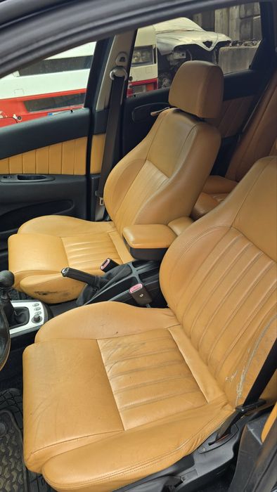 Продавам Алфа ромео 156sw цяла за части или на части