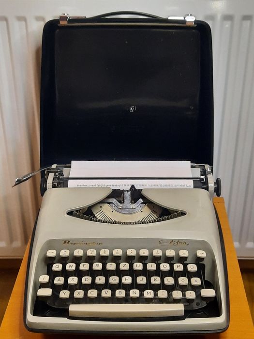 Mașină de scris  portabilă Remington Elite  impecabilă