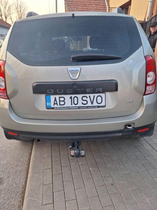 Vând Dacia Duster 2011