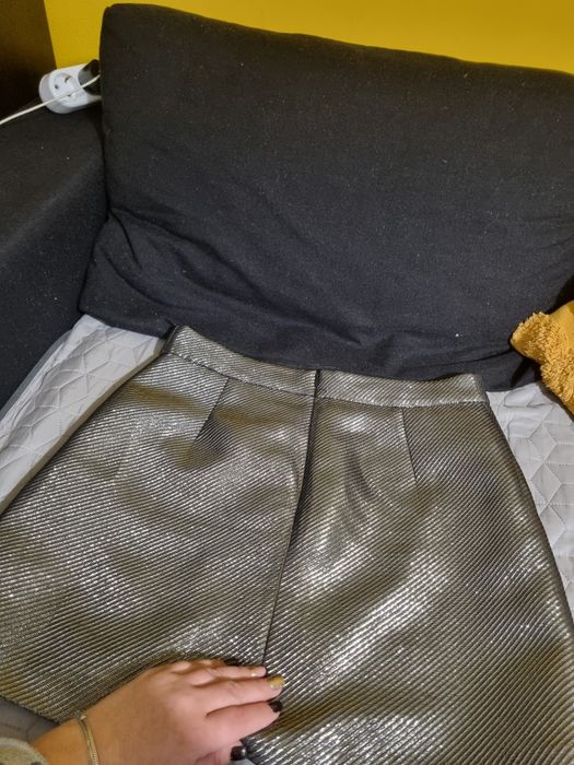 Fusta scurtă strălucitoare H&M