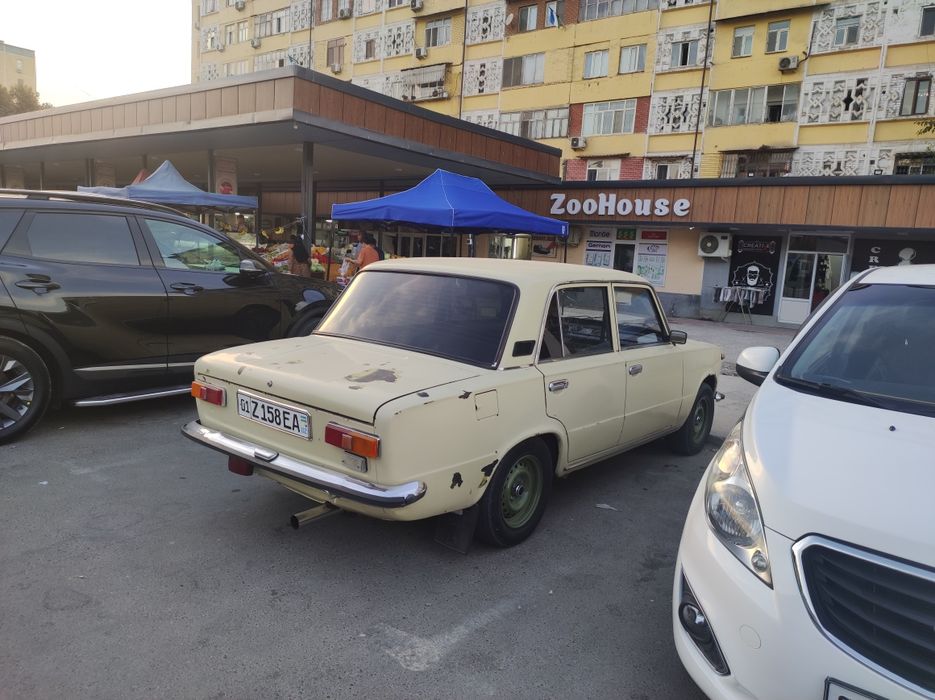 Vaz 21011 sotiladi Metan Benzin