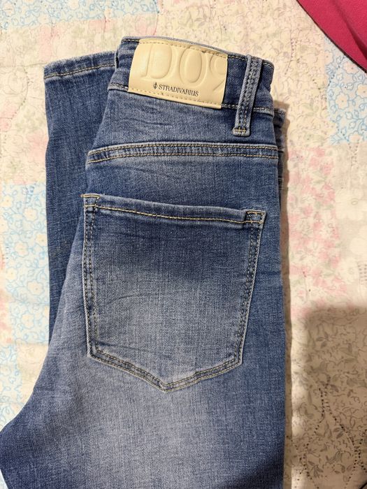 Дънки Stradivarius - НОВИ с висока талия