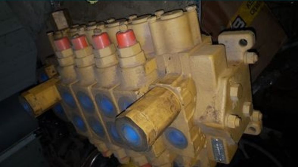 Distribuitor caterpillar