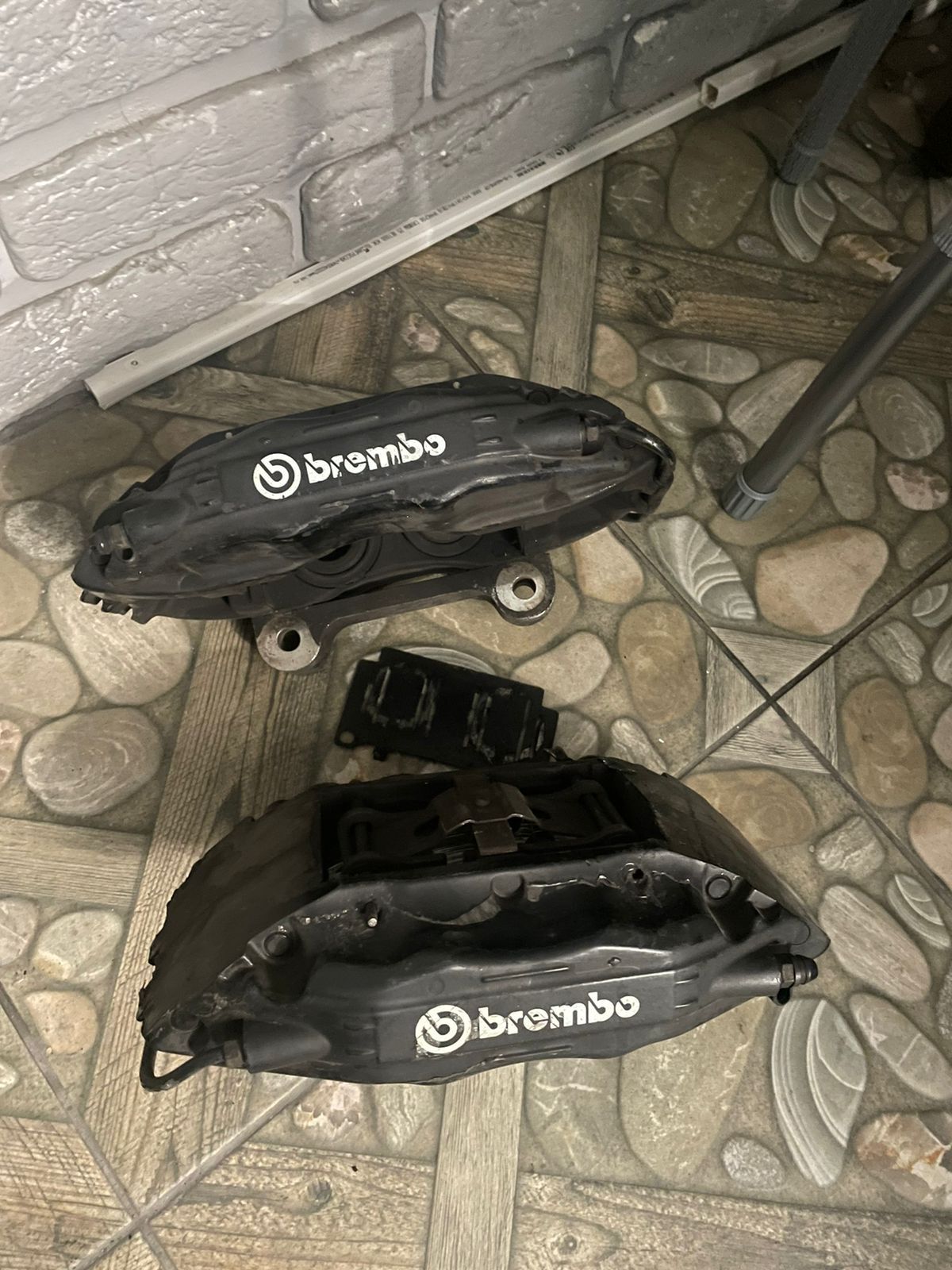 Суппорта BREMBO от крузака 100.