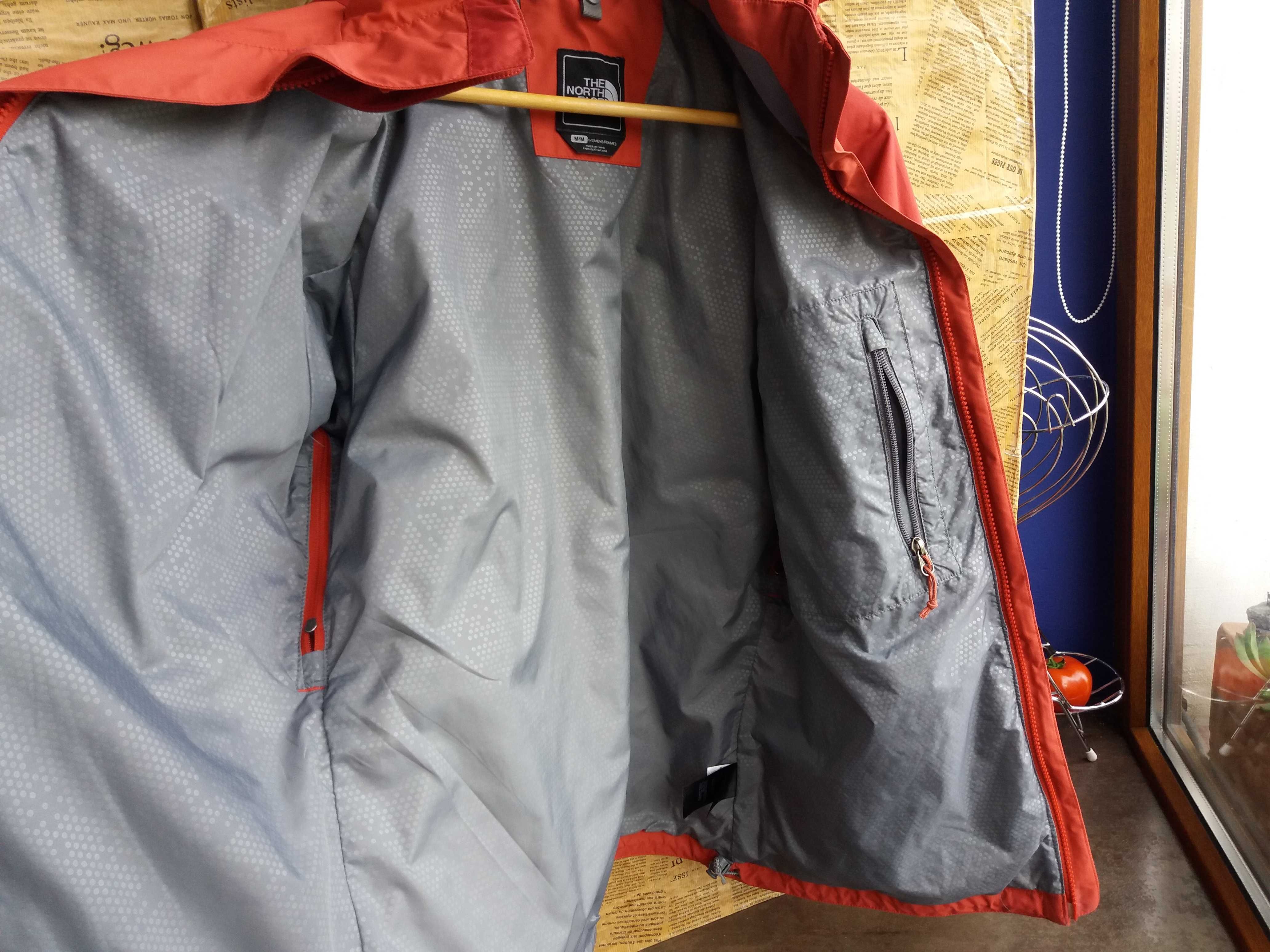 дамско,мъжко яке The North Face-червено с подвижна зимна подплата