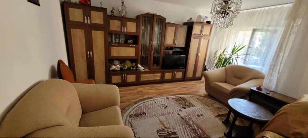 Vand apartament 3 camere etajul 1 centrala noua