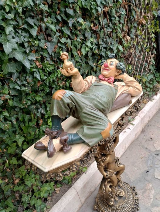 Порцеланова фигура - клоун