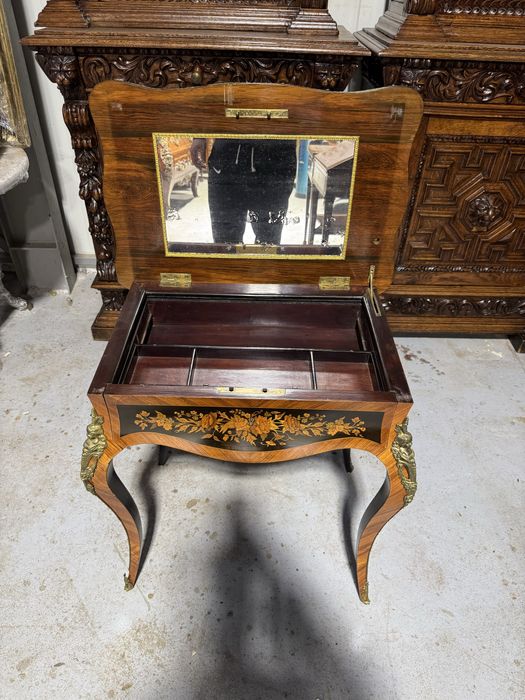 Masuta de machiaj, ludovic XV, cu filee, intarsii si ornamente bronz