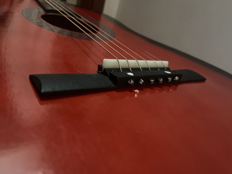 Chitara Acustica 4/4 +Capodastru si 6 Pene+ Husa