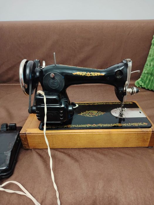 Masină de cusut electrică