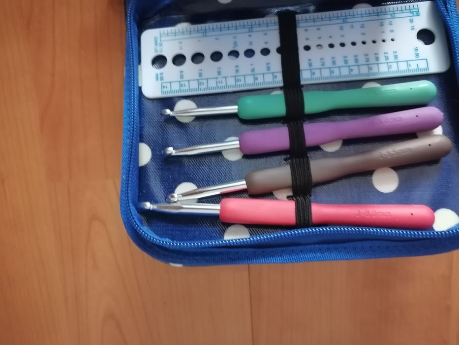 Vând set ccrosete pentru crosetat